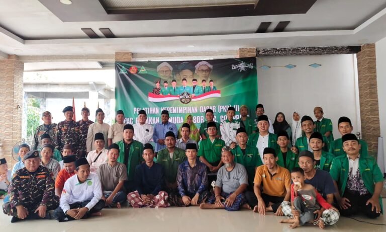 Foto bersama setelah acara pembukaan PKD III GP Ansor Compreng (foto: ryan sevian)