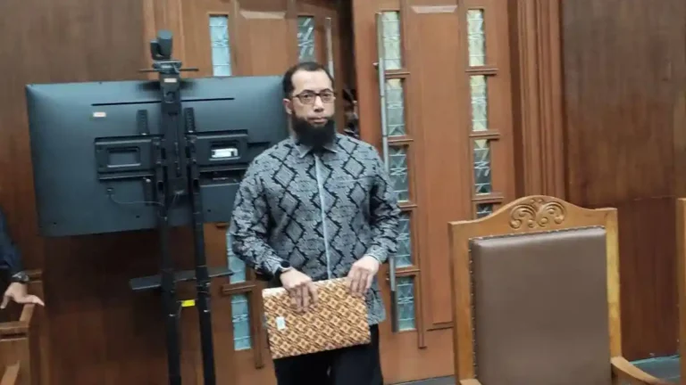 Pendakwah Khalid Basalamah hadir sebagai saksi dalam sidang dugaan korupsi kuota haji di Pengadilan Tipikor Jakarta Pusat.