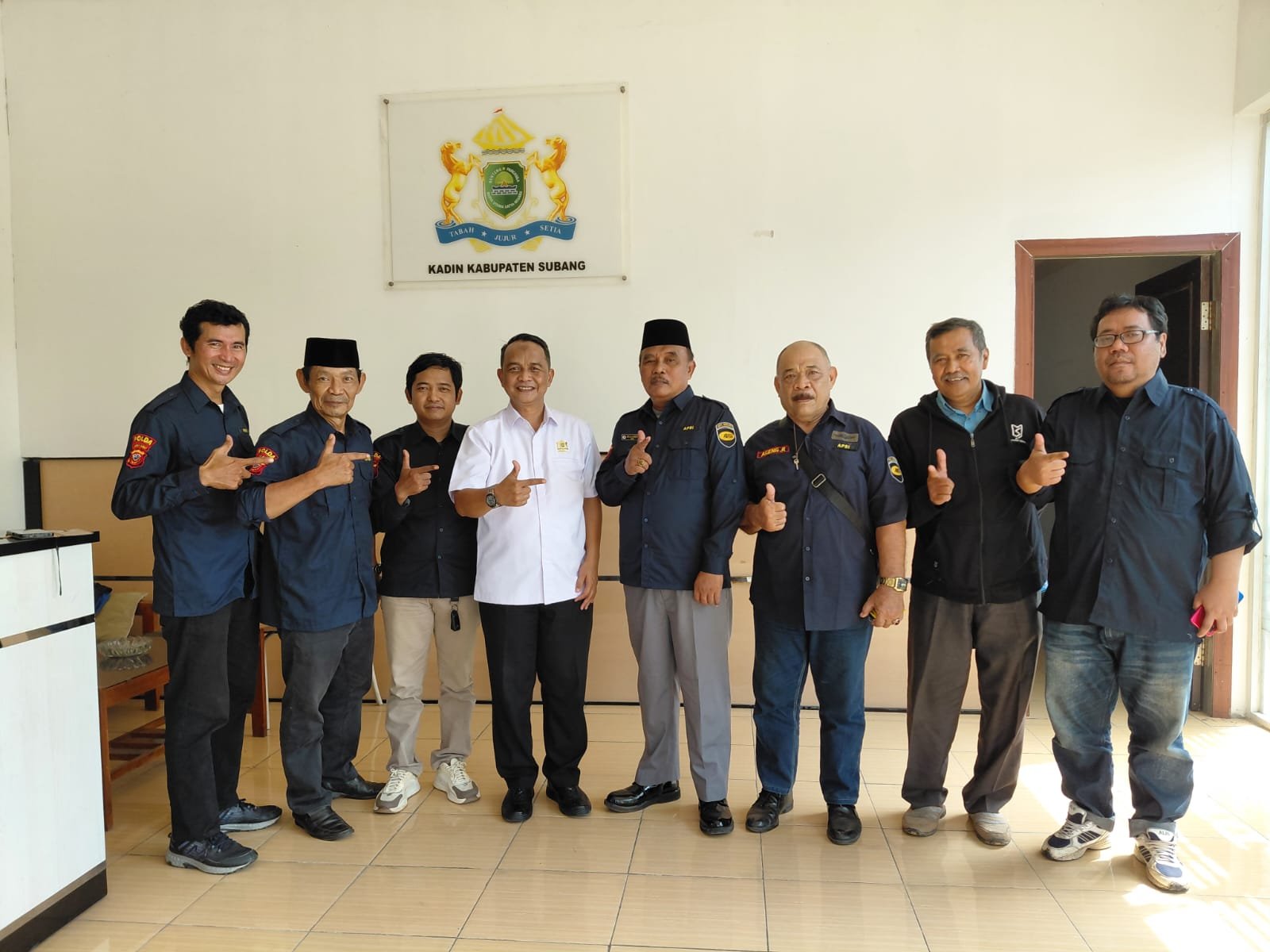 Jajaran pengurus DPC APSI Kabupaten Subang menjalin silaturahmi dengan Ketua KADIN Kabupaten Subang, Agus Prabanta, di Kantor KADIN Kabupaten Subang (foto: ryan/gugah)
