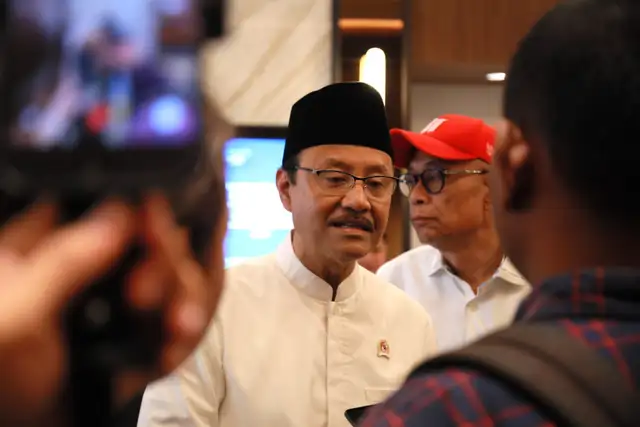 Saifullah Yusuf atau Gus Ipul menyampaikan pernyataan terkait dugaan riswah dalam Muktamar Ke-35 NU.